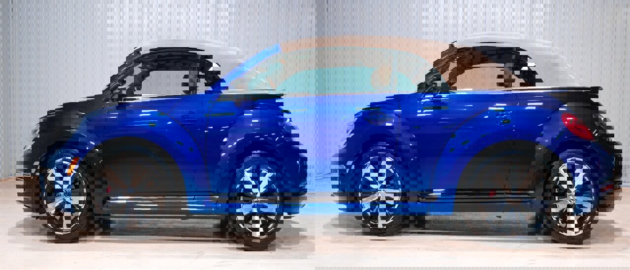 Used 2013 Volkswagen Beetle 2.0T image 2