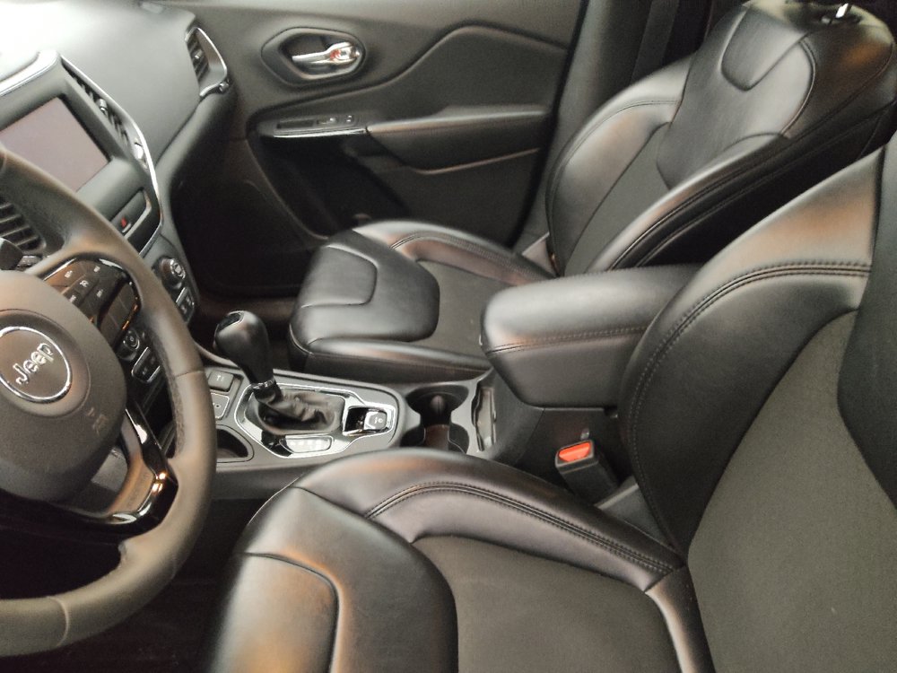 Used 2020 Jeep Cherokee Latitude Plus FWD image 17