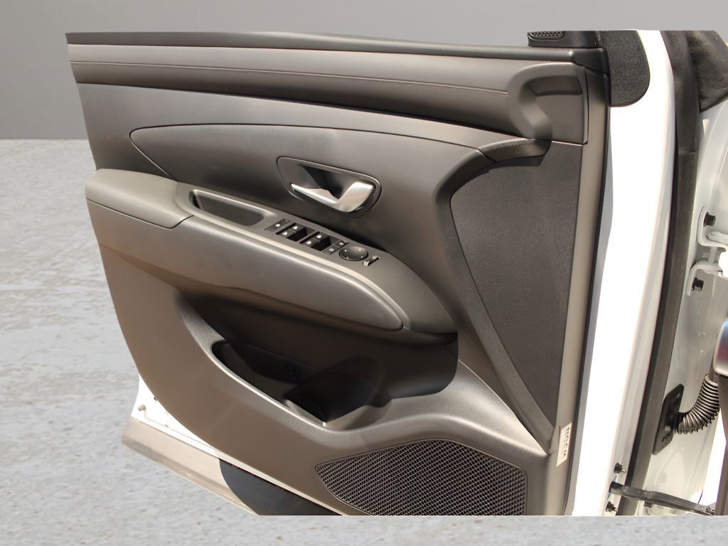 Used 2025 Hyundai Santa Cruz SE image 17