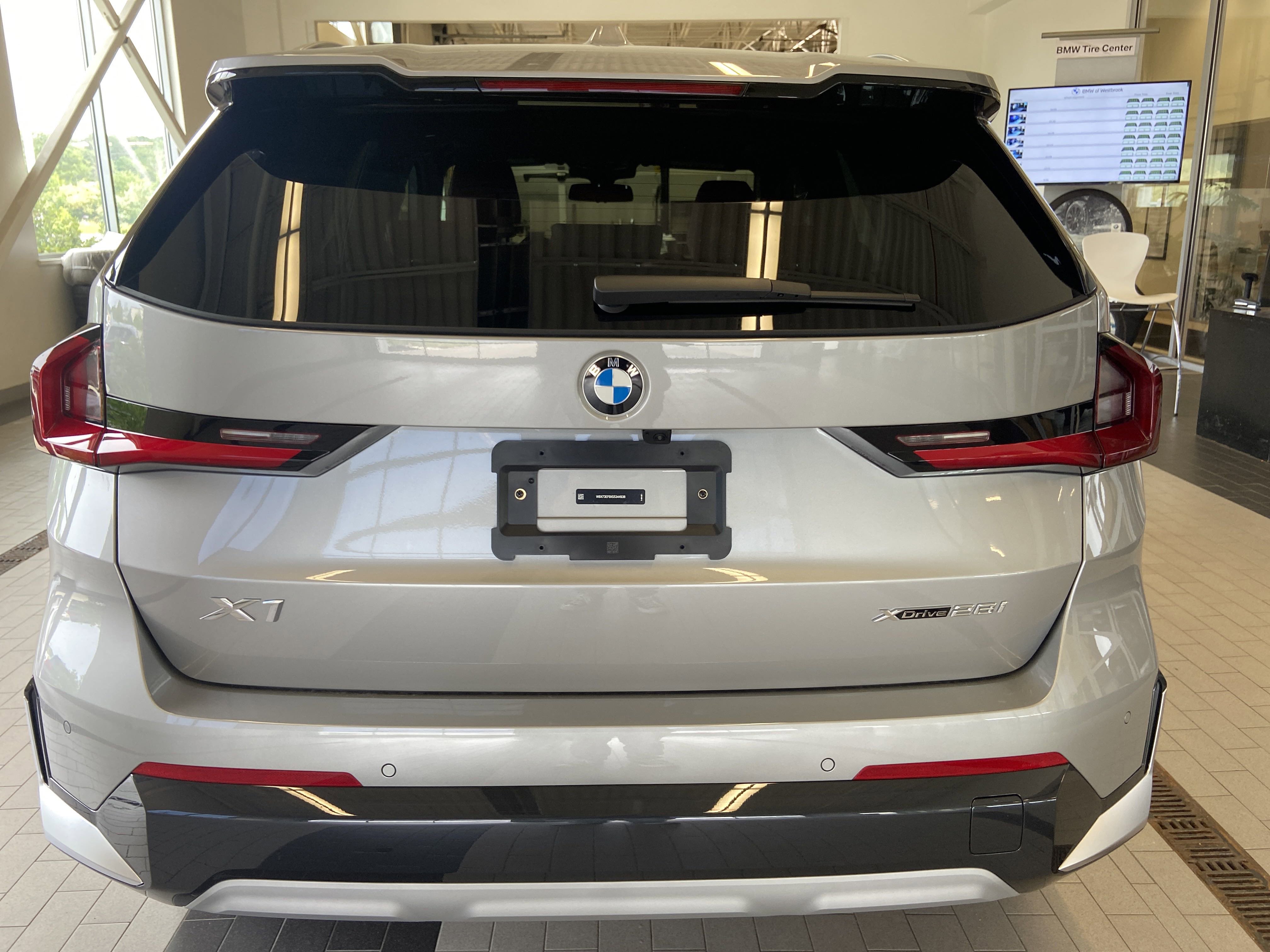 Used 2025 BMW X1 xDrive28i w/ Technology Package image 6