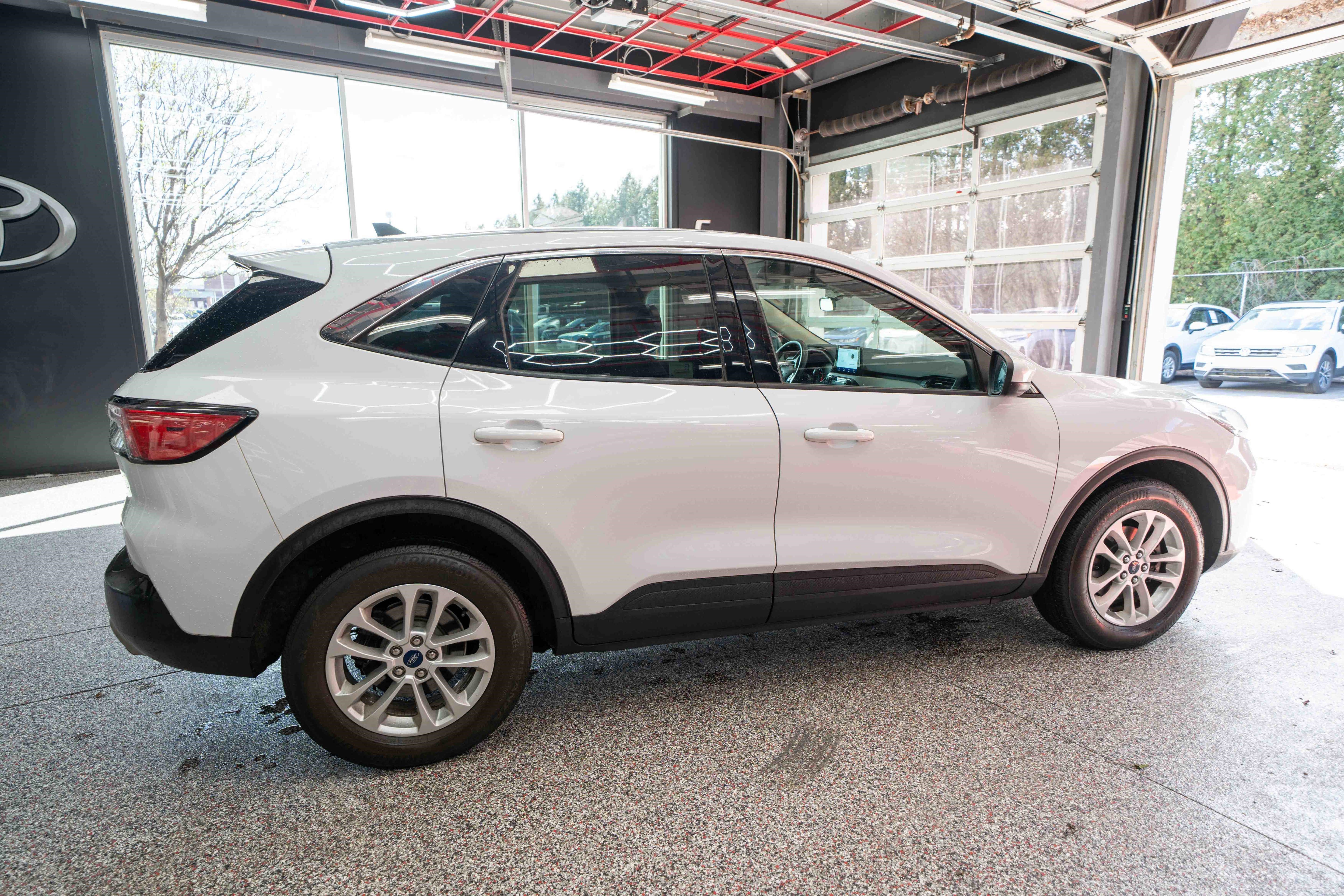 Used 2020 Ford Escape SE image 5