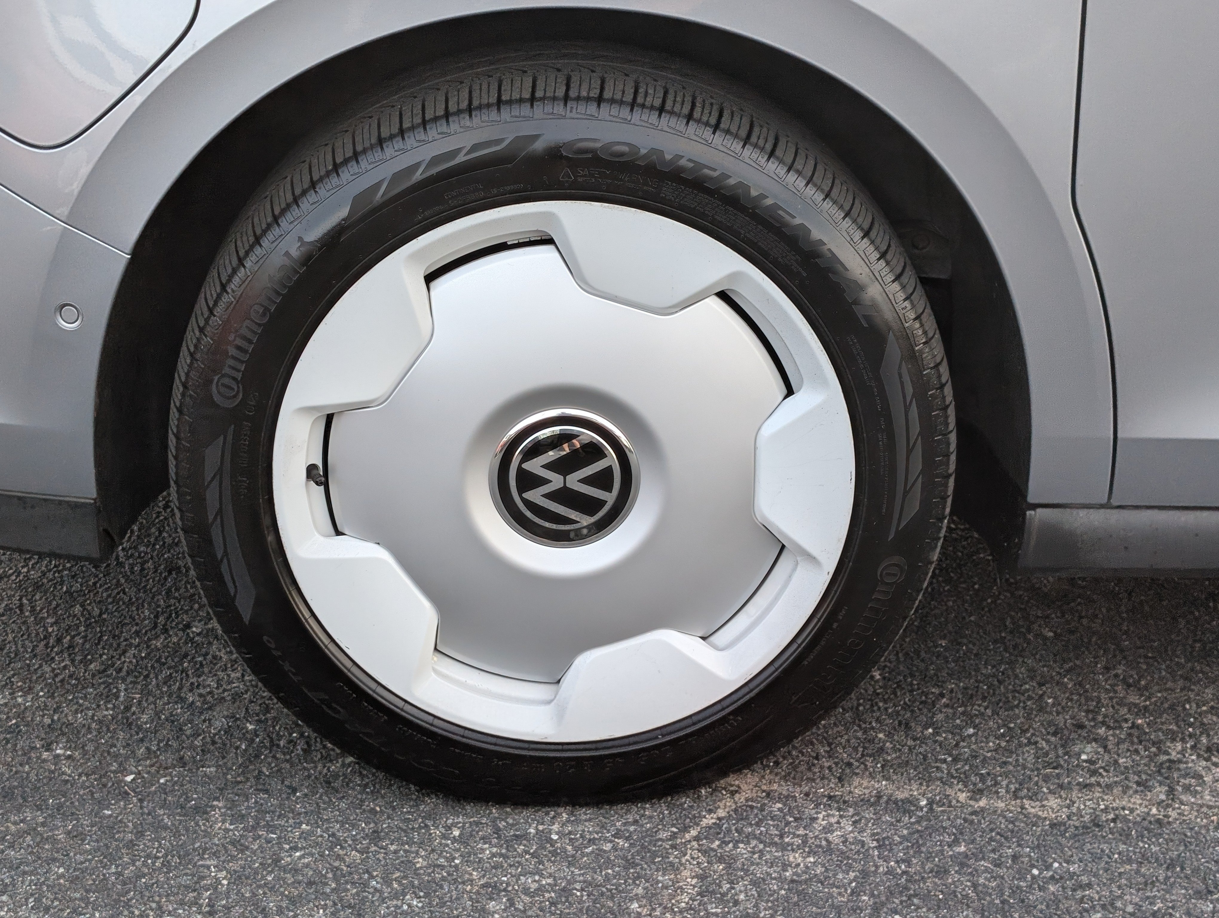 Used 2025 Volkswagen ID. Buzz 1st Edition AWD/4WD image 10