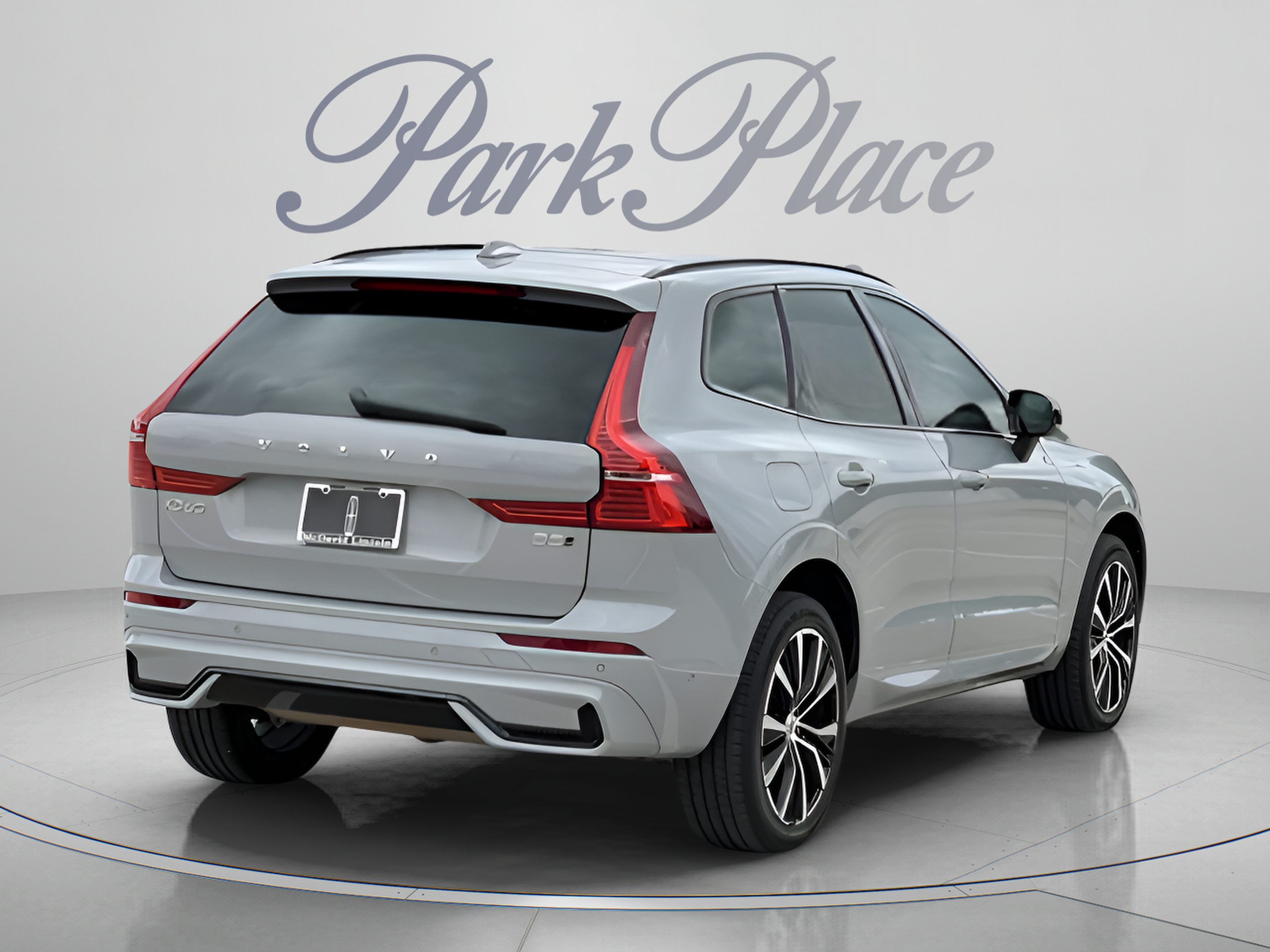 Used 2025 Volvo XC60 B5 Plus AWD/4WD image 8