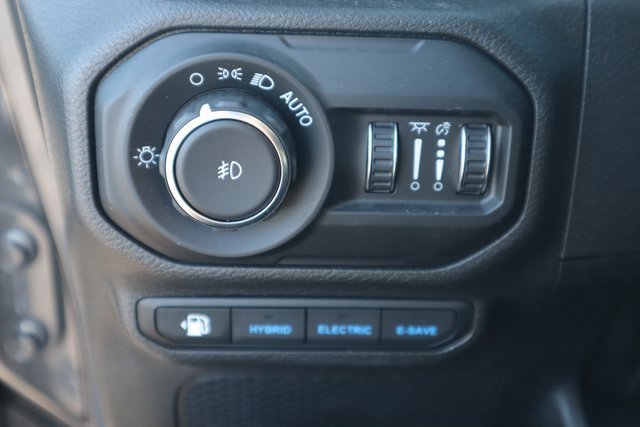 Used 2022 Jeep Wrangler Unlimited Sahara w/ Cold Weather Group image 7