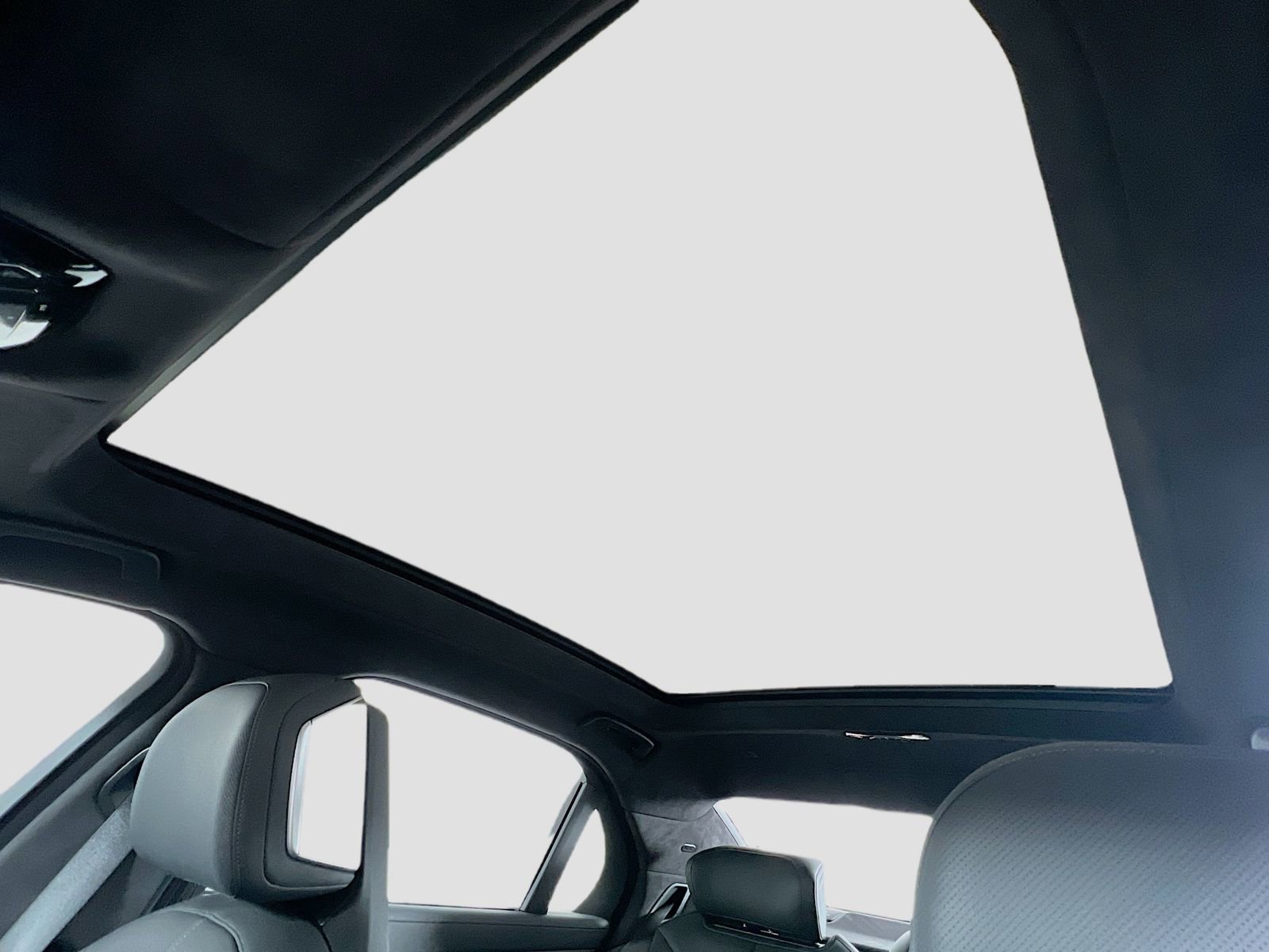 New 2025 BMW i7 xDrive60 AWD/4WD image 14