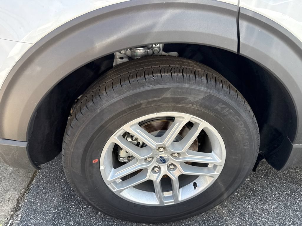 Used 2026 Ford Explorer Active RWD image 13