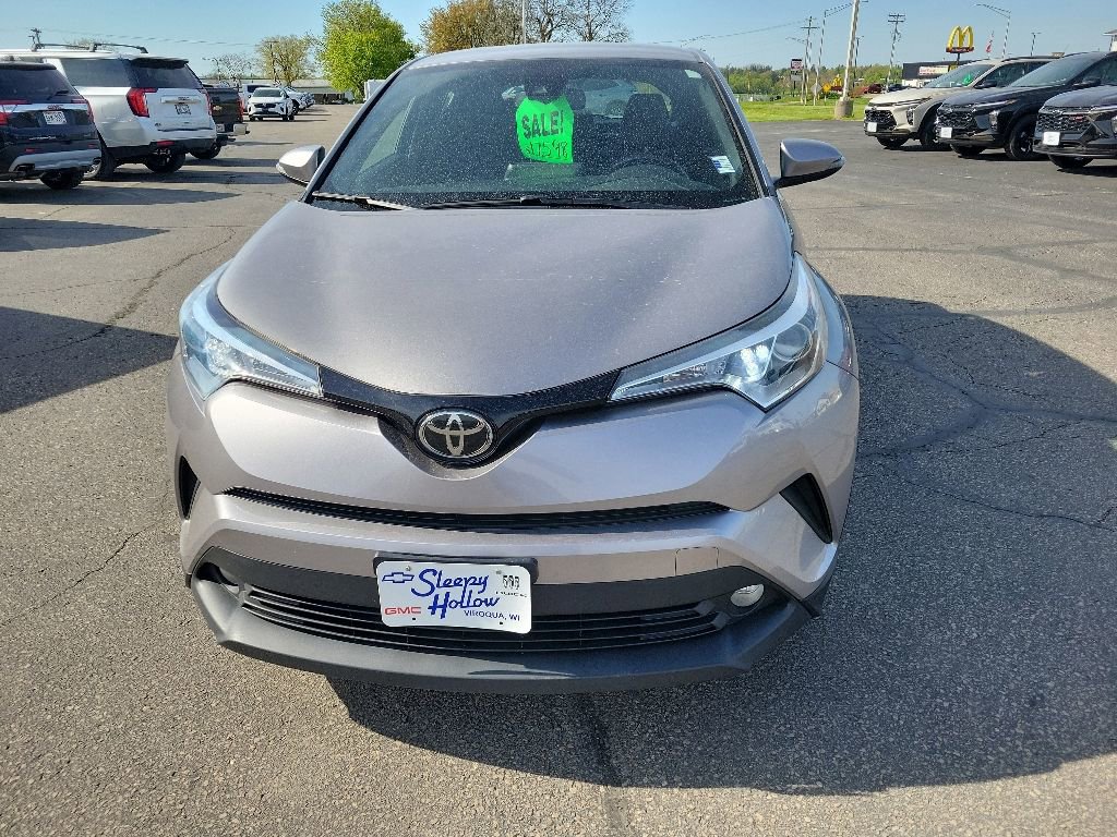 Used 2018 Toyota C-HR XLE FWD image 2