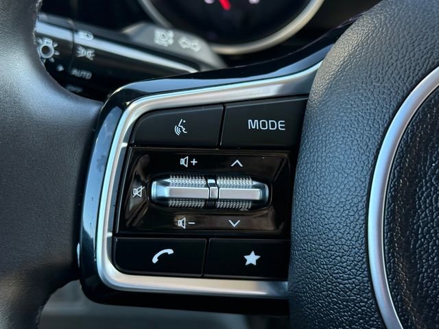 Used 2024 Kia Carnival EX FWD image 21