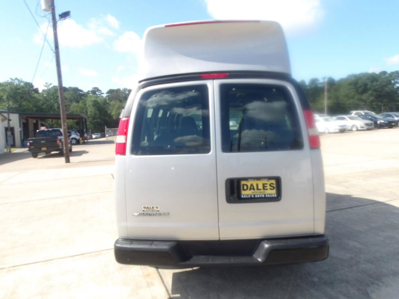 Used 2007 Chevrolet Express 2500 Passenger w/ Power and Light Package RWD image 15