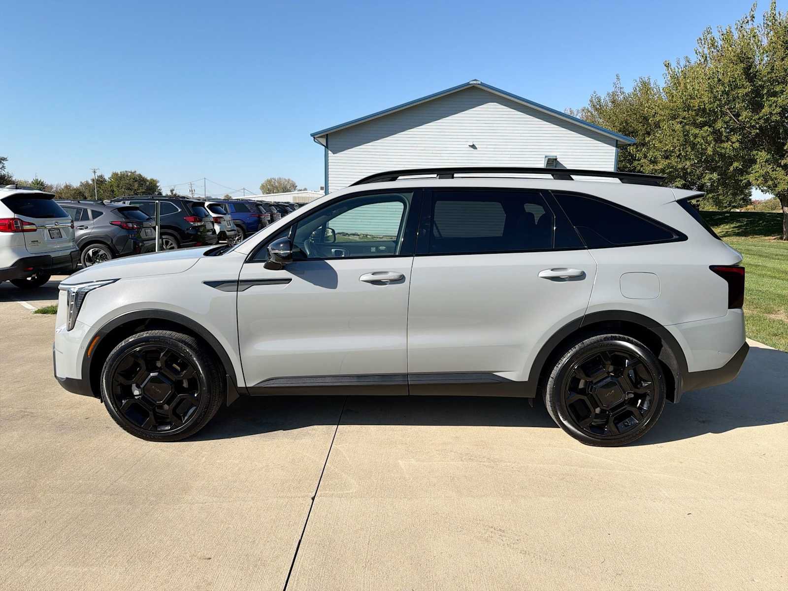 Used 2025 Kia Sorento SX Prestige AWD/4WD image 3