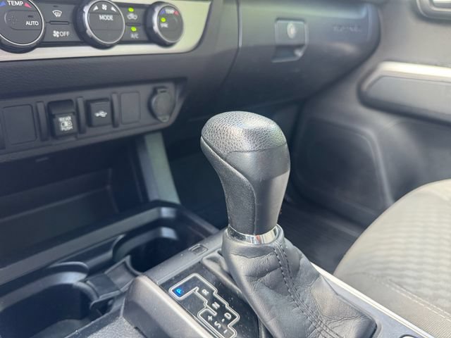 Used 2022 Toyota Tacoma SR5 w/ Technology Package AWD/4WD image 9