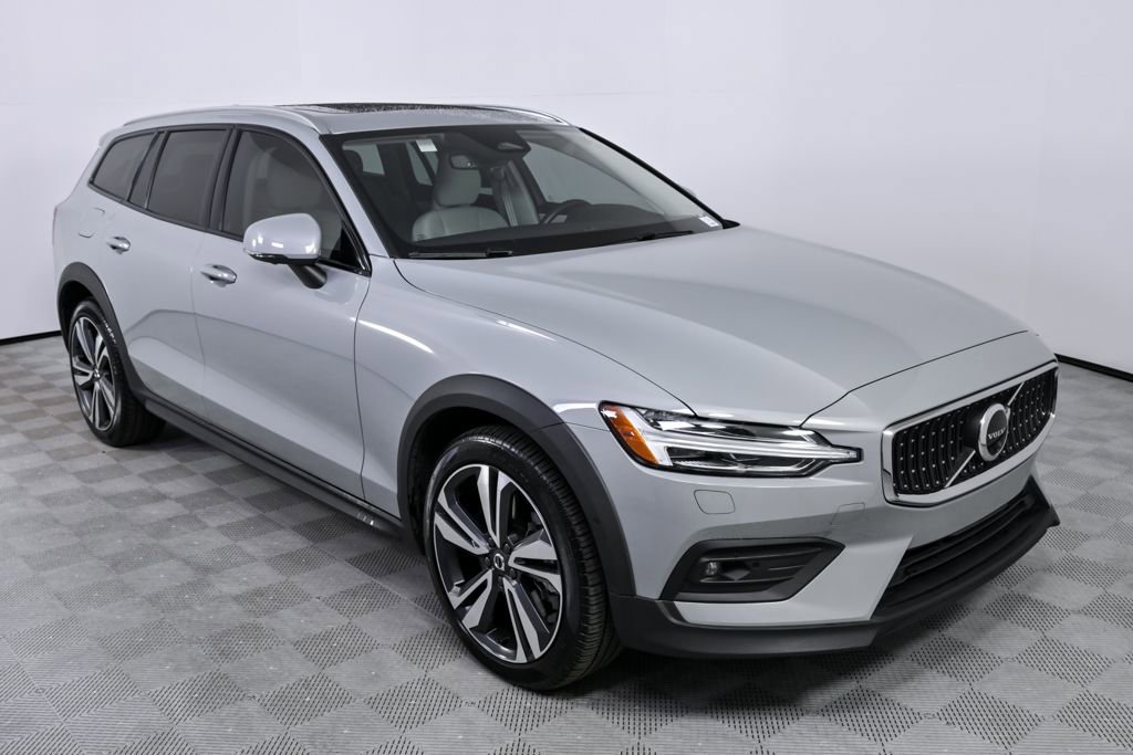 Certified 2025 Volvo V60 B5 Cross Country Plus image 27