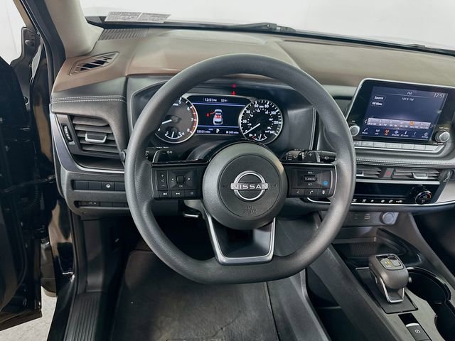 Used 2023 Nissan Rogue SV image 18