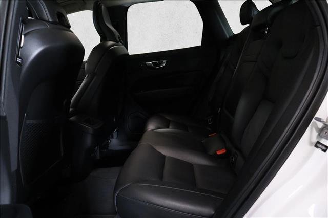 Used 2019 Volvo XC60 T6 Momentum w/ Multimedia Package image 22