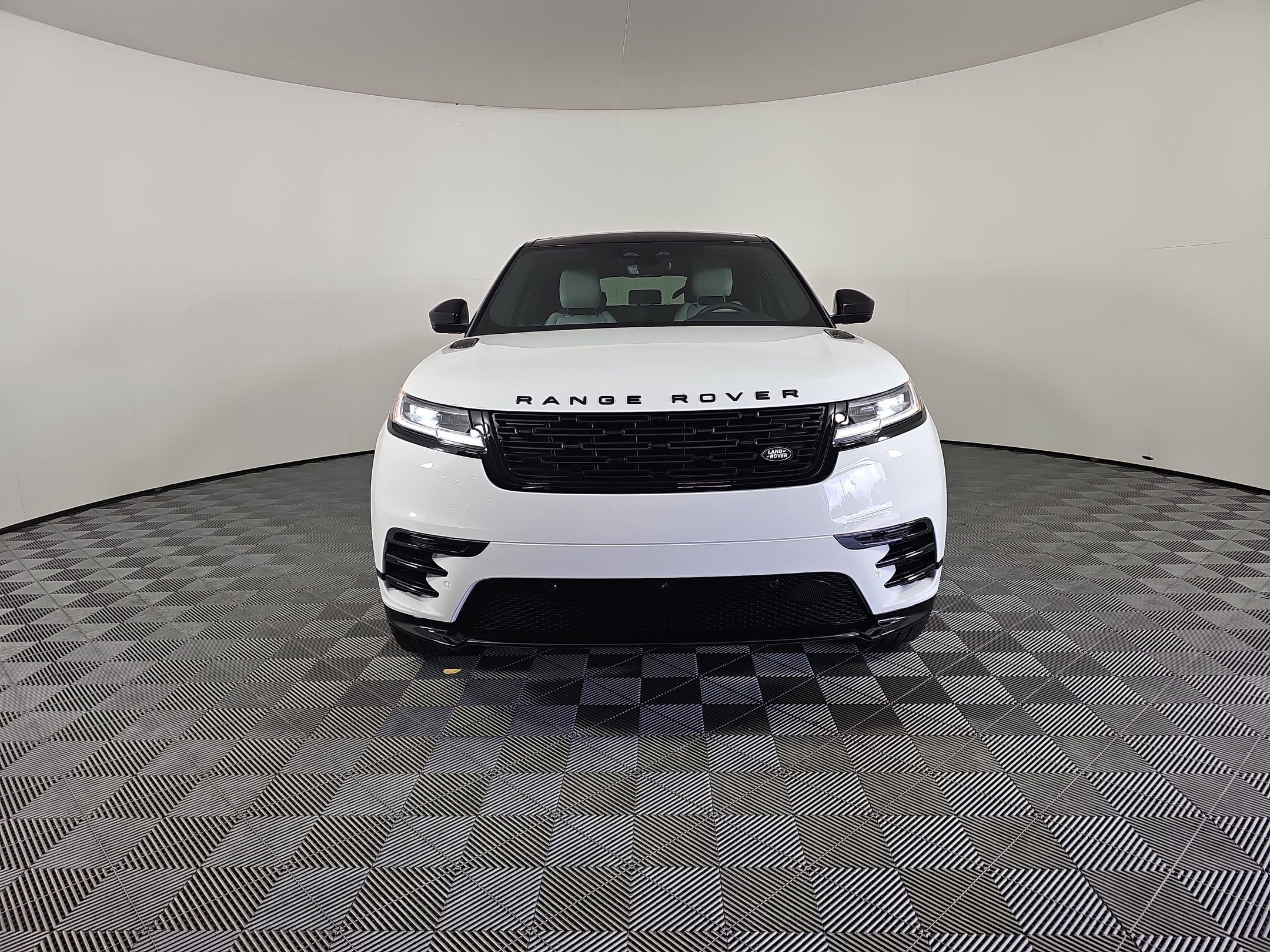 New 2026 Land Rover Range Rover Velar Dynamic SE image 5