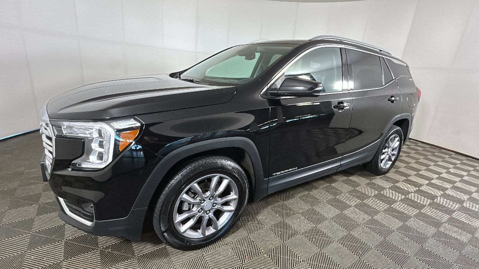Used 2024 GMC Terrain SLT AWD/4WD image 8
