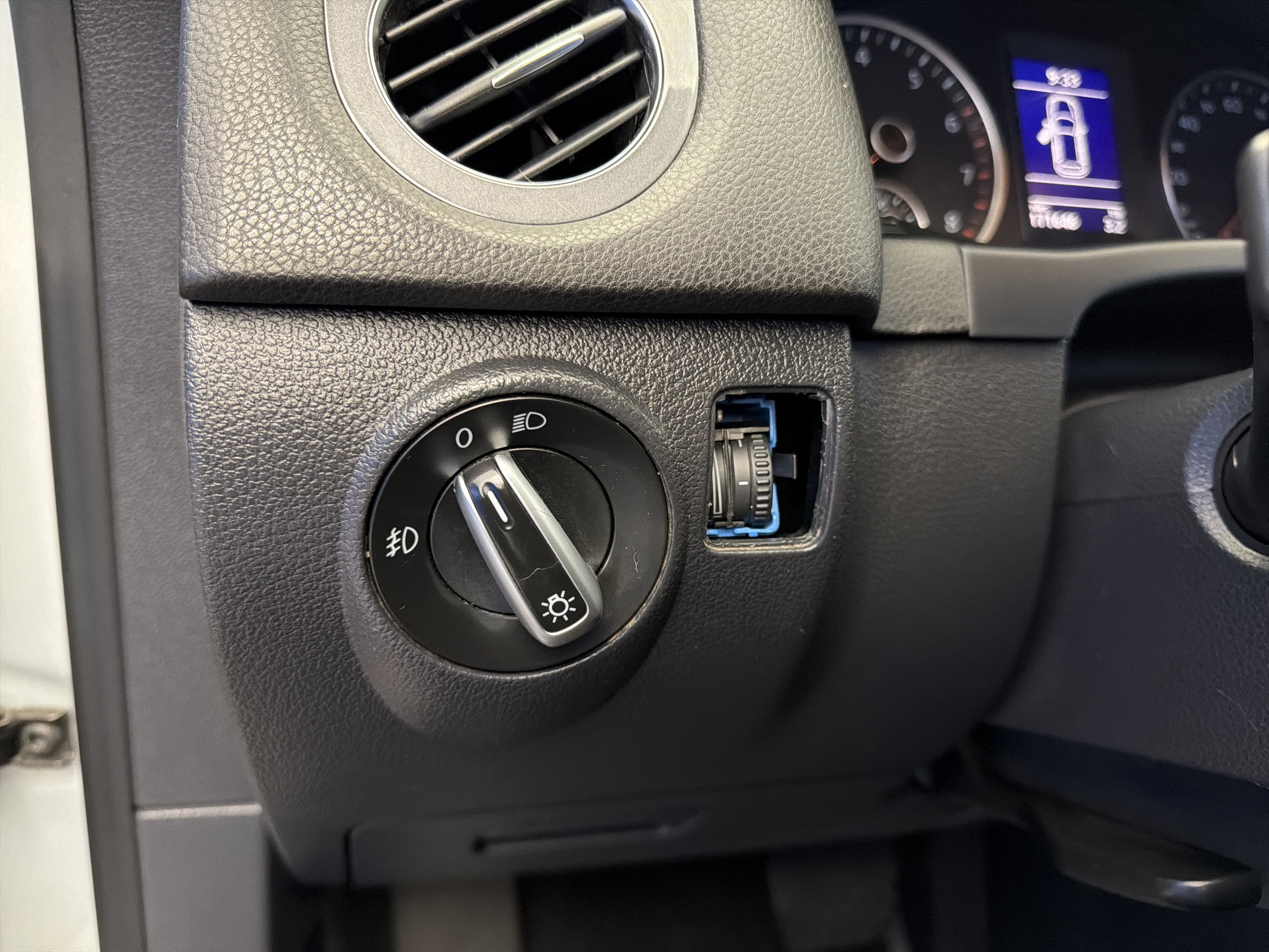 Used 2012 Volkswagen Tiguan SE AWD/4WD image 15