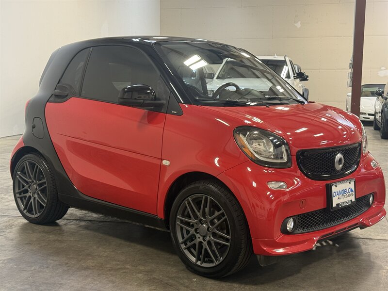 Used 2017 smart fortwo passion RWD image 9