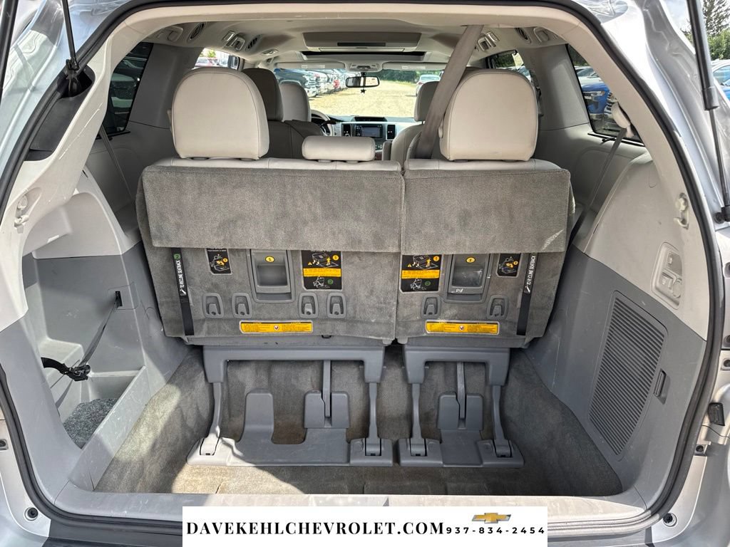 Used 2014 Toyota Sienna XLE w/ Entertainment Package FWD image 33