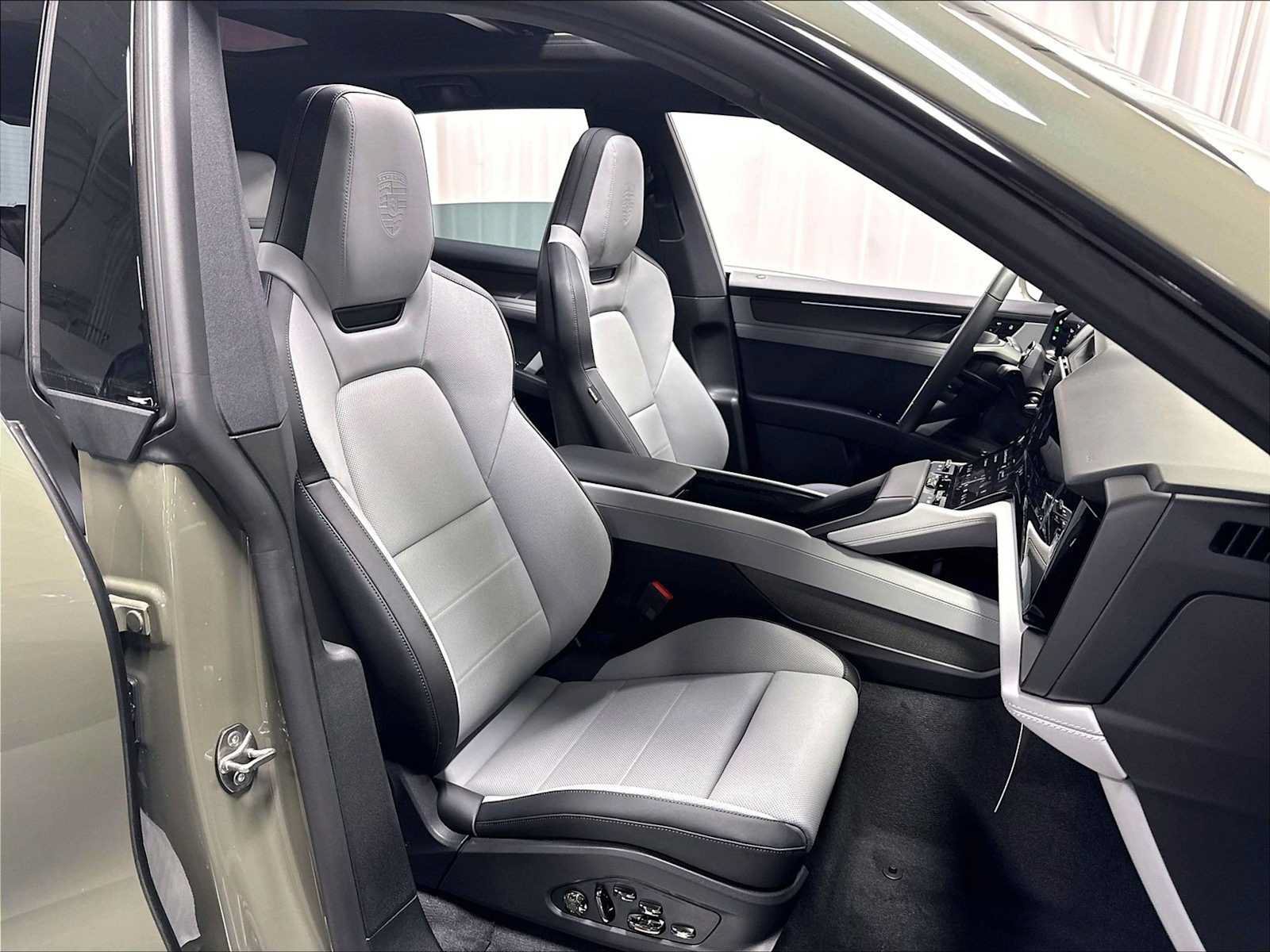 New 2026 Porsche Cayenne Electric AWD/4WD image 29