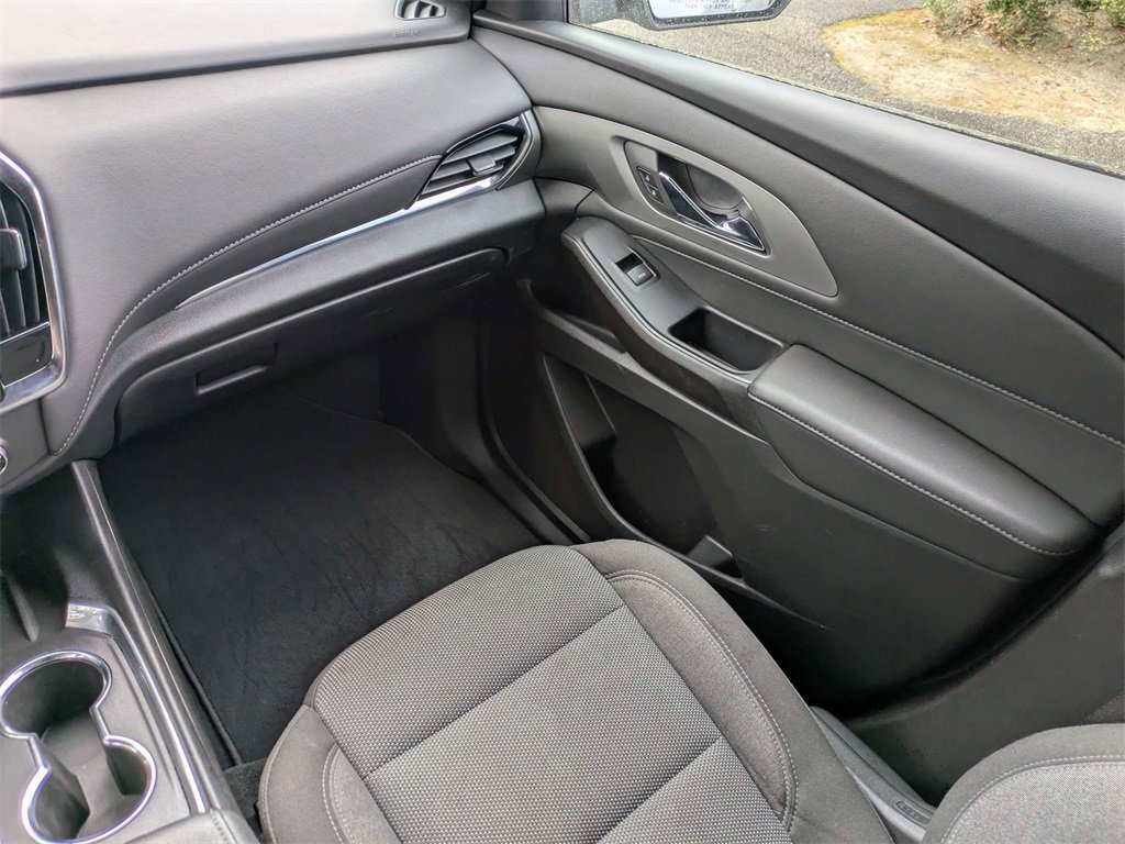 Used 2023 Chevrolet Traverse LT image 18