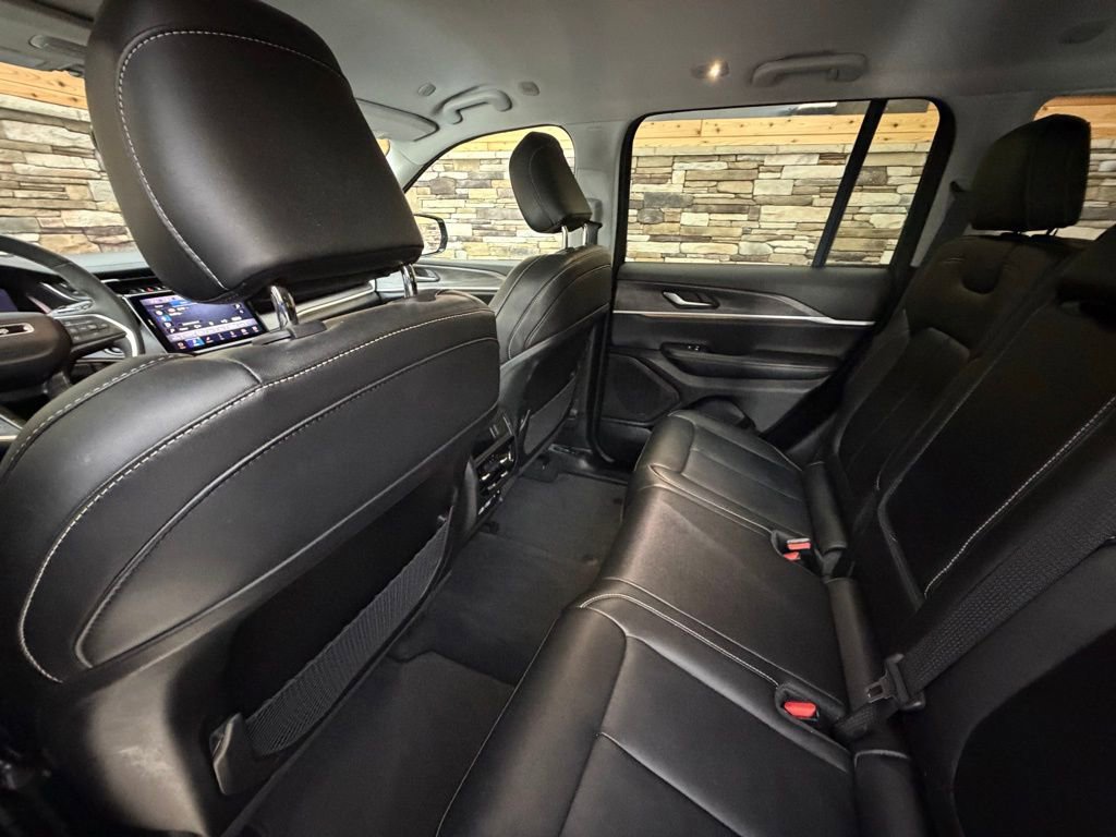 Used 2023 Jeep Grand Cherokee Limited AWD/4WD image 27