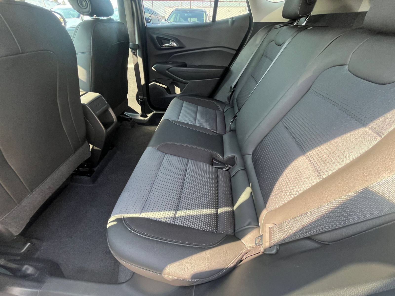 Used 2025 Chevrolet Trax LT w/ LT Convenience Package FWD image 26