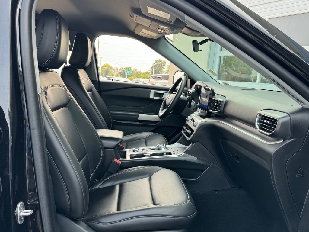 Used 2023 Ford Explorer XLT w/ Equipment Group 202A image 32