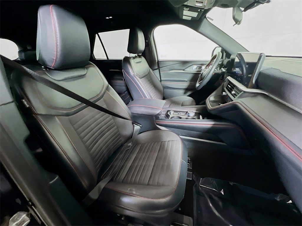 Used 2025 Ford Explorer ST-Line w/ ST-Line Street Pack image 26