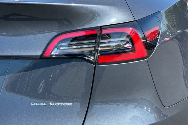 Used 2021 Tesla Model Y Long Range AWD/4WD image 30