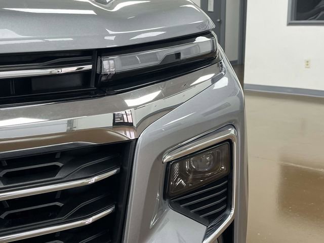 Used 2024 Chevrolet Traverse LT image 11