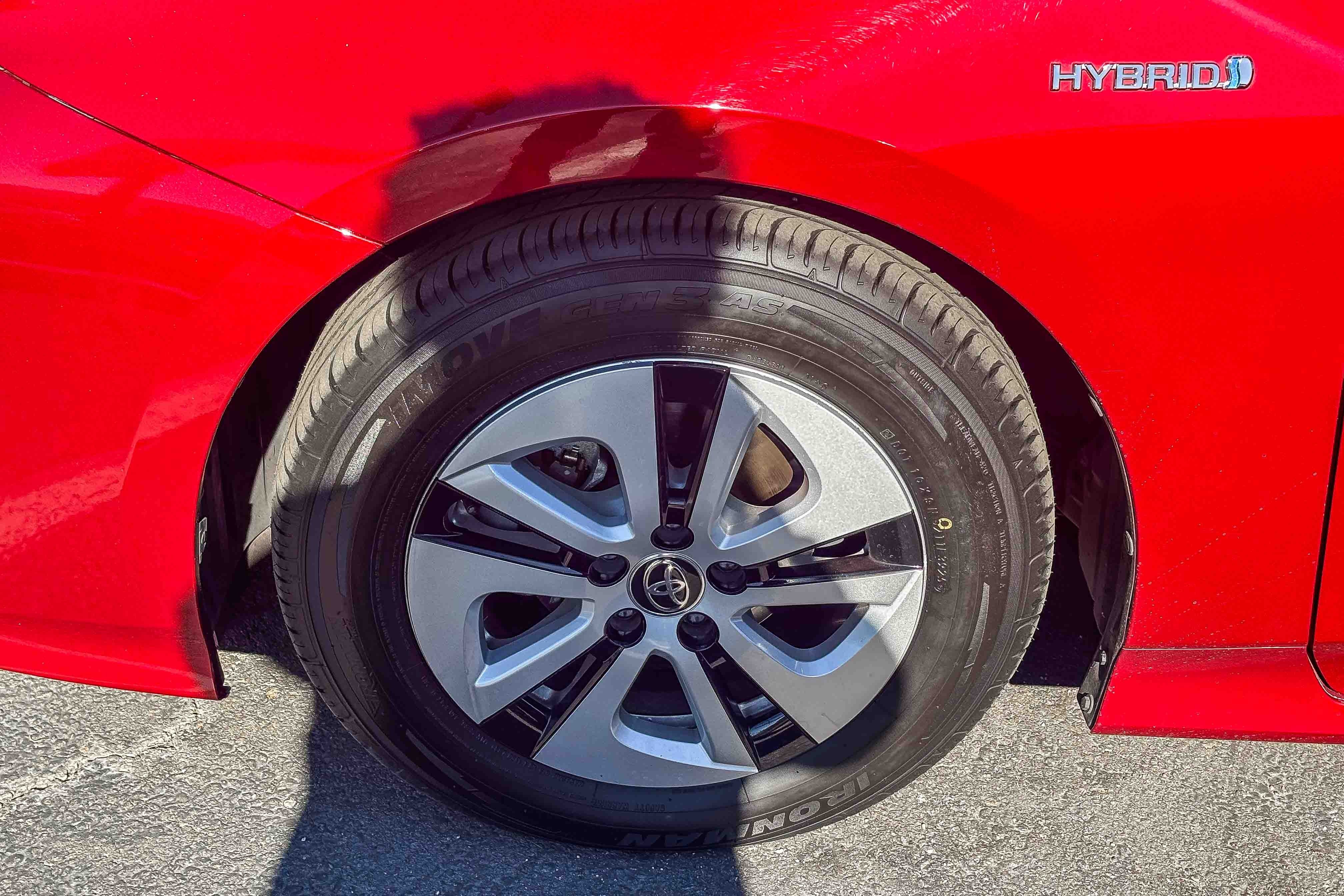 Used 2016 Toyota Prius Four w/ Advanced Technology Package image 11