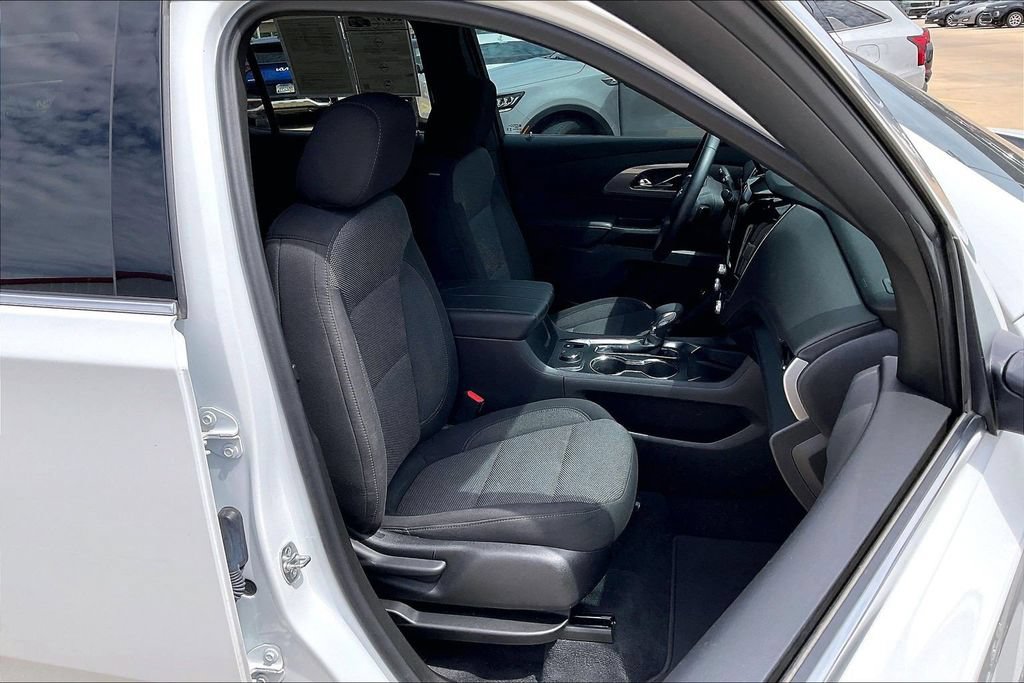 Used 2023 Chevrolet Traverse LT FWD image 7