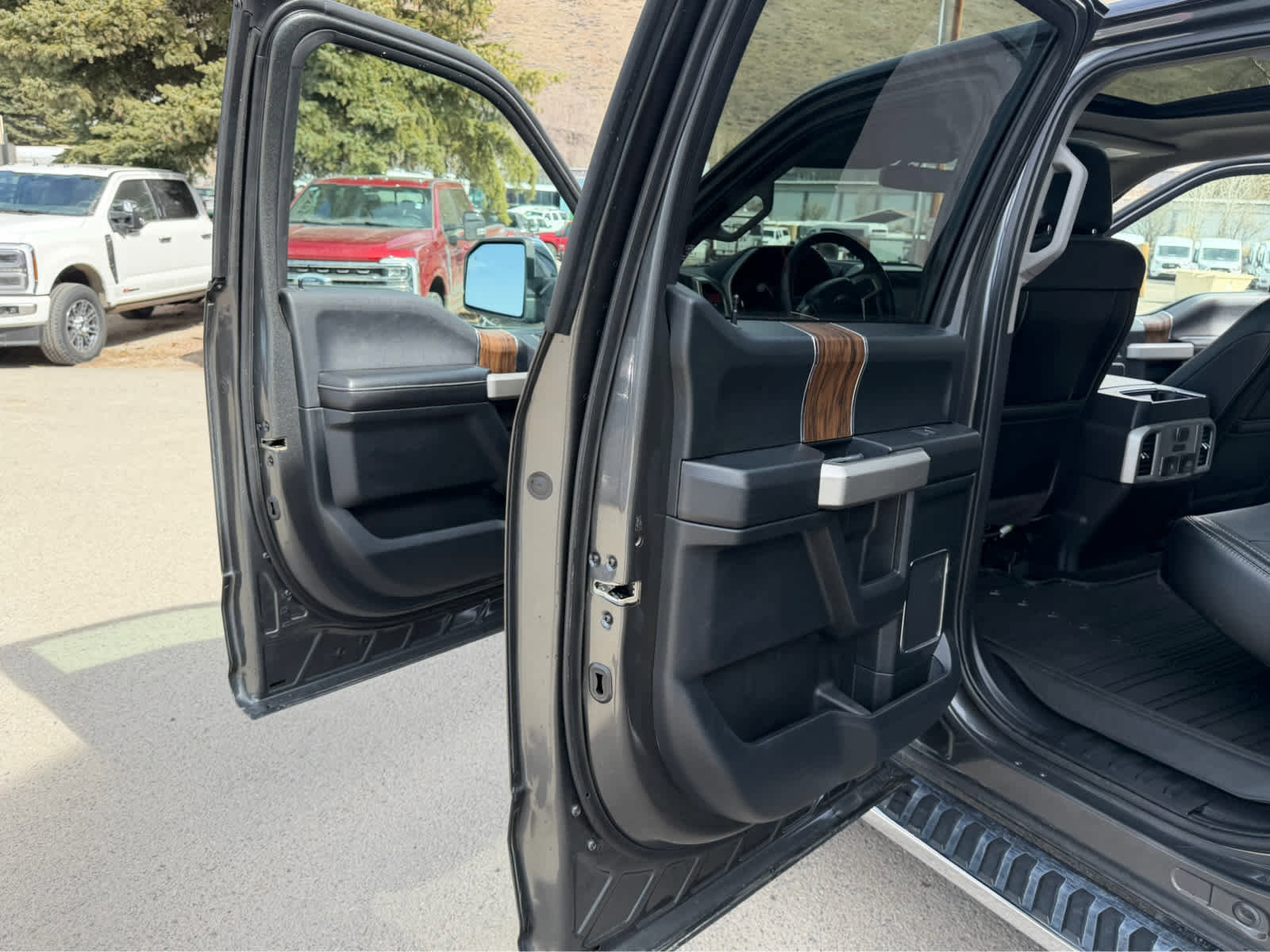 Used 2019 Ford F150 Lariat w/ Equipment Group 502A Luxury image 27