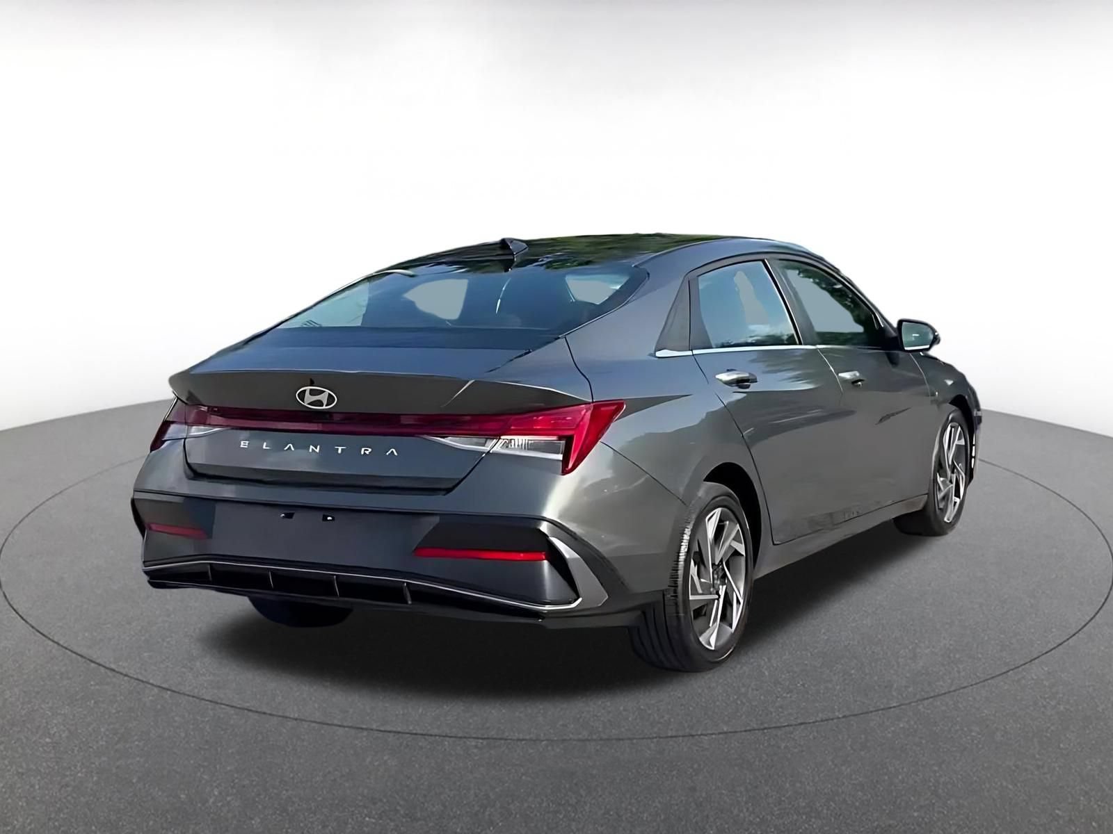 Used 2025 Hyundai Elantra SEL FWD image 14