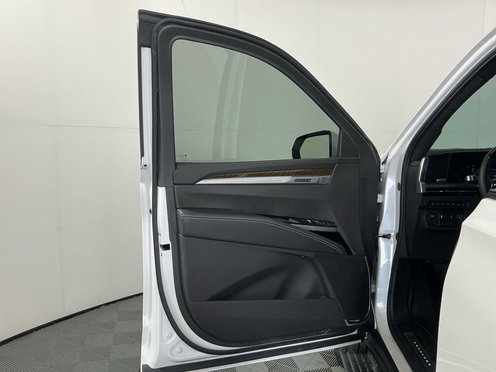 Used 2025 Cadillac Escalade Sport Platinum w/ LPO, ONYX Package image 19