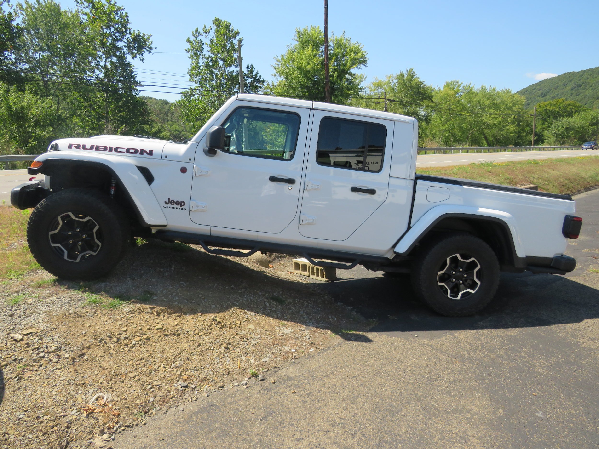 Used 2021 Jeep Gladiator Rubicon AWD/4WD image 4
