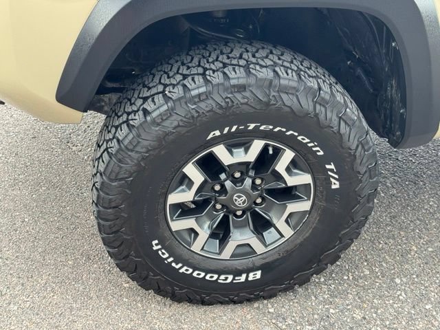 Used 2019 Toyota Tacoma TRD Off-Road w/ Technology Package AWD/4WD image 45