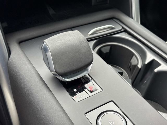 Used 2023 Land Rover Discovery Metropolitan Edition image 15