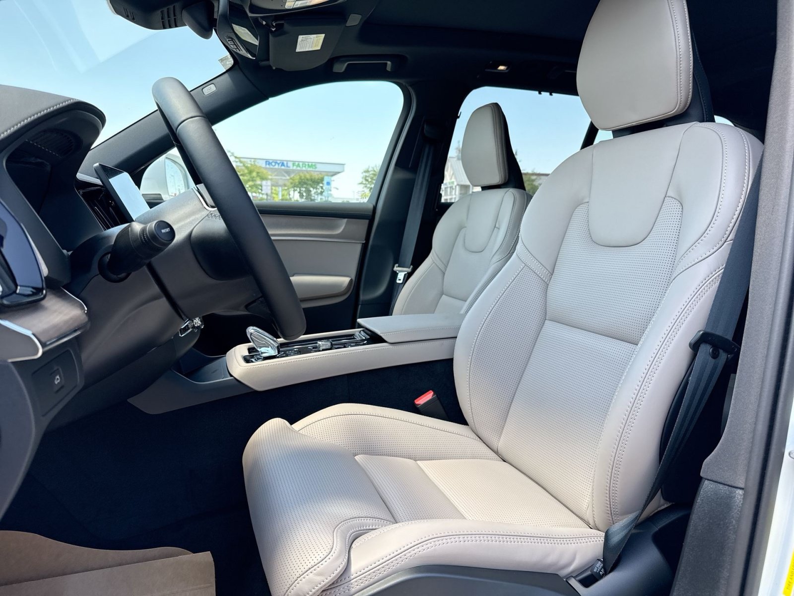 New 2026 Volvo XC90 B6 Ultra w/ Protection Package Premier AWD/4WD image 13