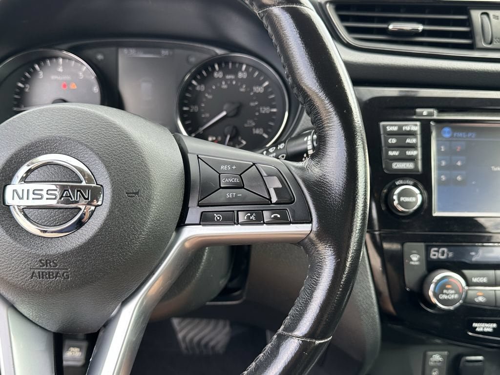 Used 2017 Nissan Rogue SV w/ SV Premium Package FWD image 33