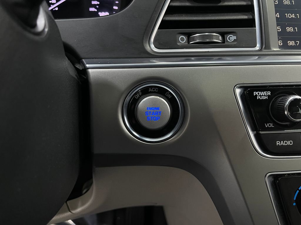 Used 2016 Hyundai Sonata Limited w/ Option Group 05 image 22