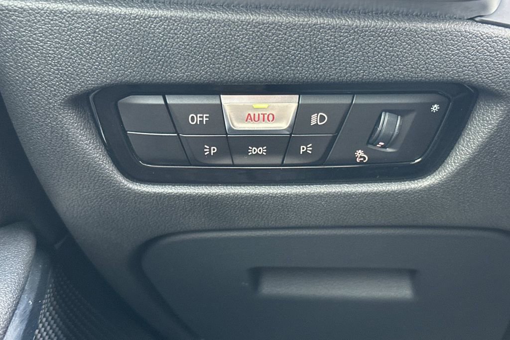 Used 2021 BMW 330e w/ Convenience Package image 30