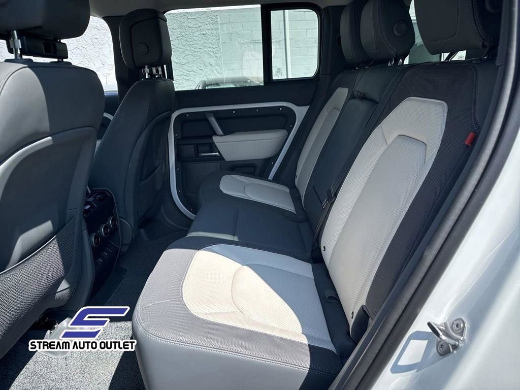 Used 2024 Land Rover Defender 110 X-Dynamic SE image 35