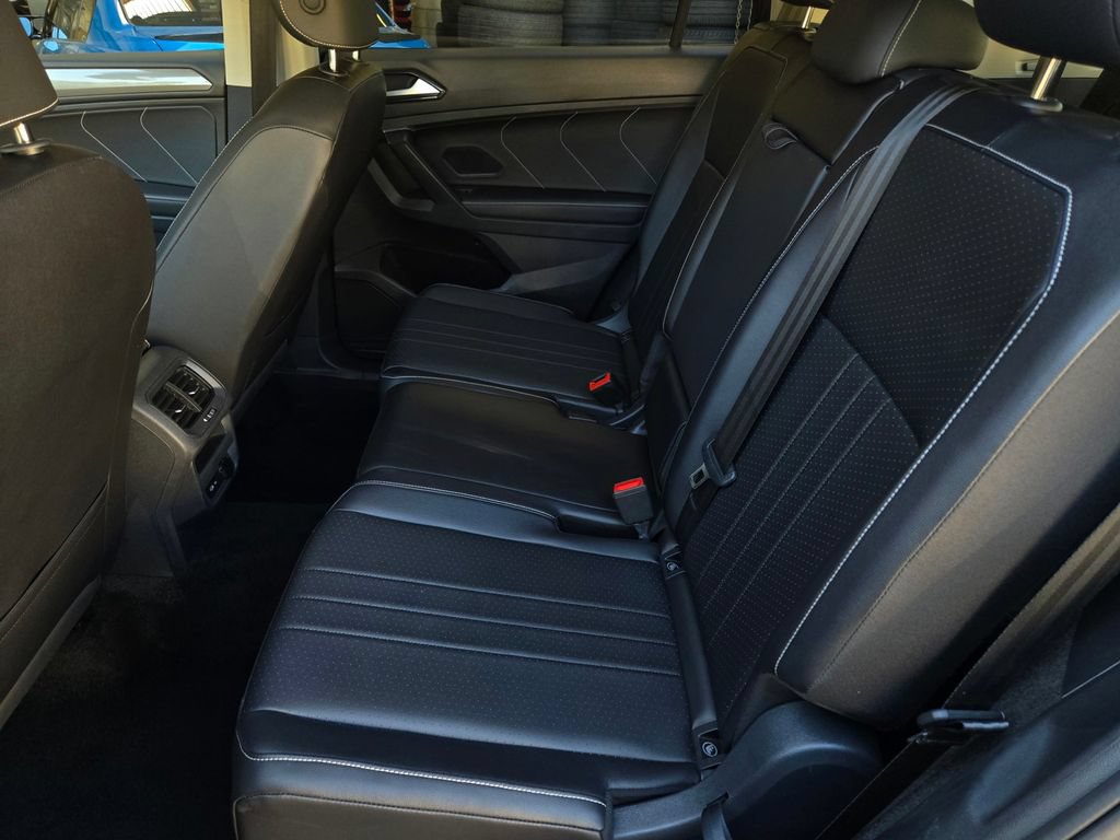 Used 2024 Volkswagen Tiguan SE FWD image 13