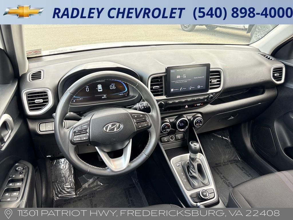 Used 2025 Hyundai Venue SEL FWD image 13
