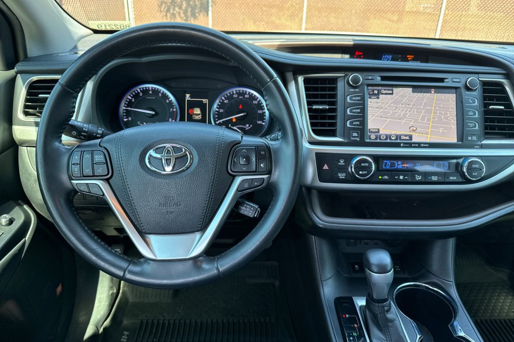 Used 2019 Toyota Highlander Limited AWD/4WD image 16