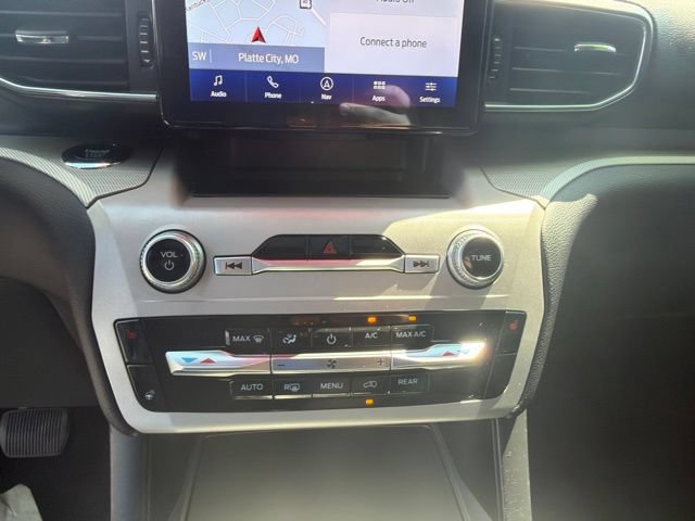 Used 2023 Ford Explorer XLT w/ Equipment Group 202A AWD/4WD image 14
