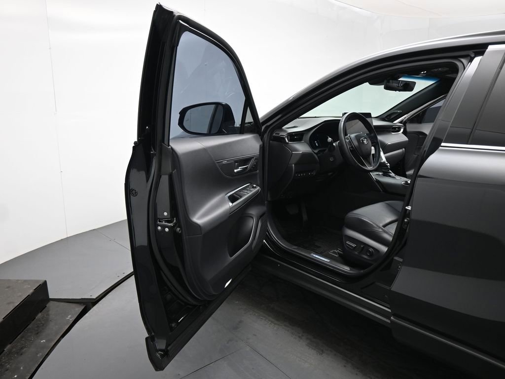 Used 2024 Toyota Venza Limited image 8