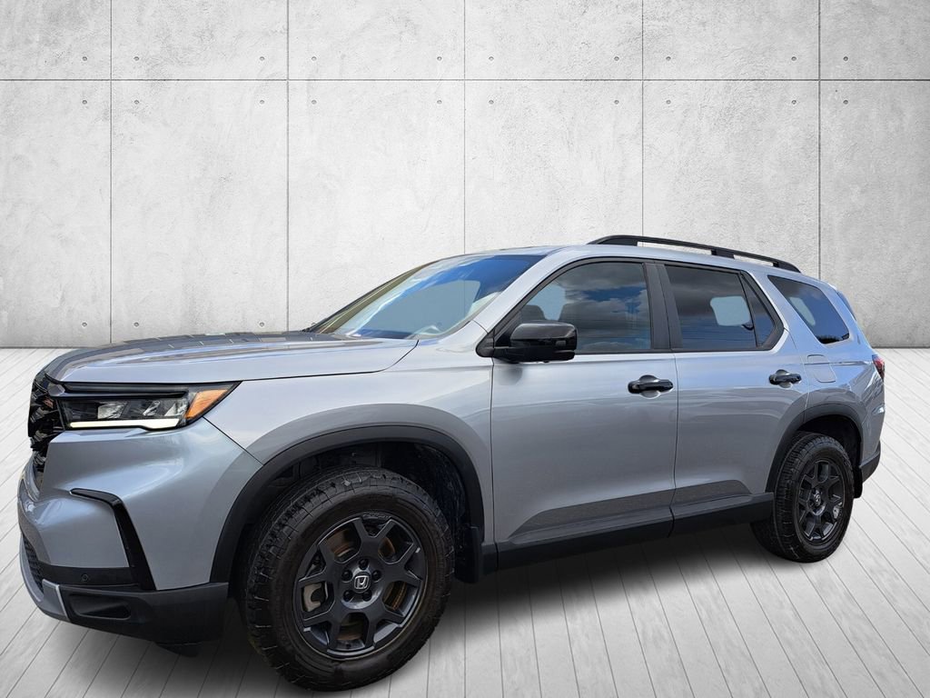 Used 2025 Honda Pilot TrailSport image 9